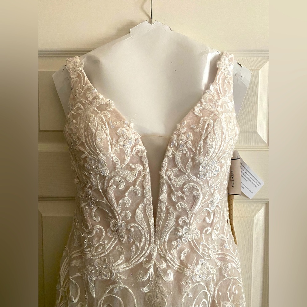 Galena Wedding Gown - New with tags. Didn’t use it. It’s gorgeous - Sz 6 👸🏻